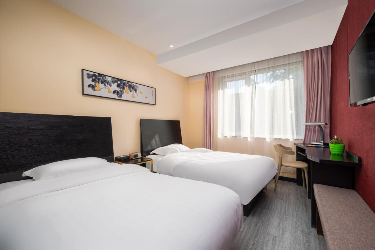 Spring Time Hostel--Nearby Tiananmen Square & Forbidden City & Wangfujing Street & Line 5,6 Subway Nearby,Free Wifi Beijing Eksteriør billede